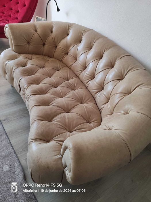 Sofa de pele  estilo curvo capitoné