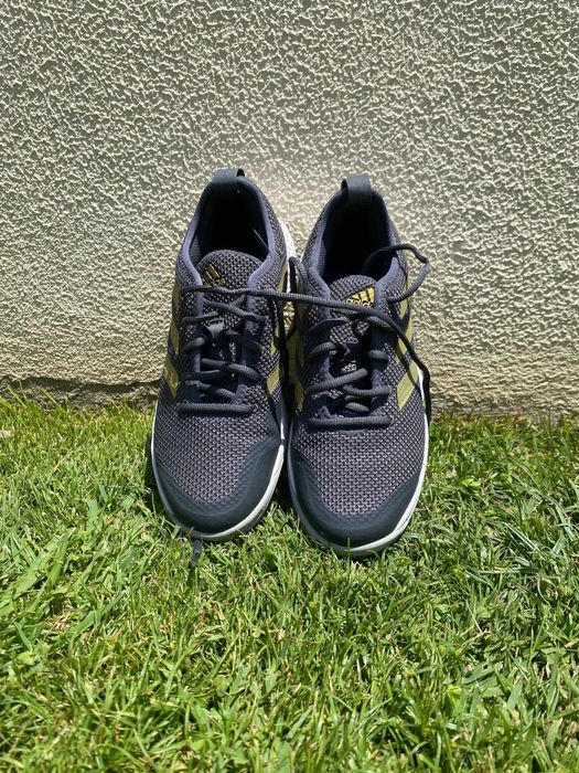 Ténis Adidas novos - tamanho 38