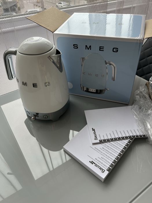 Чайник Smeg белый
