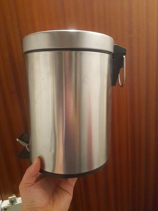 Caixote de lixo casa de banho