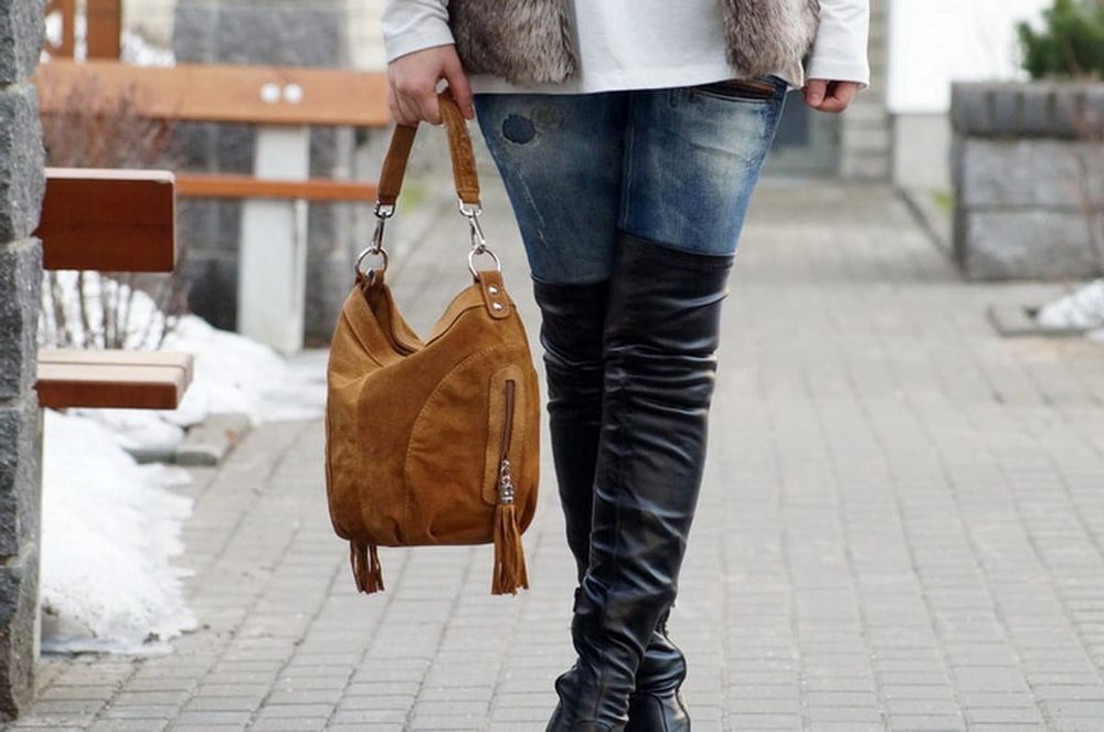 VERA PELLE torebka damska zamszowa worek z frędzelkami V322 camel