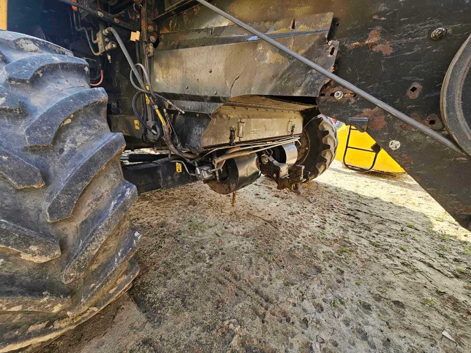 Комбайн зернозбиральний New Holland-CX8090