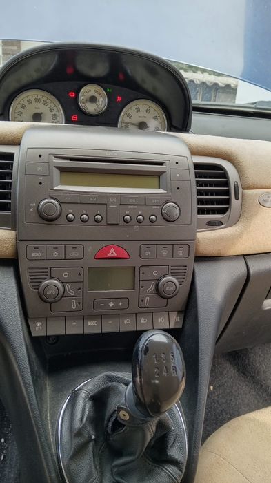 Lancia ypsilon 2