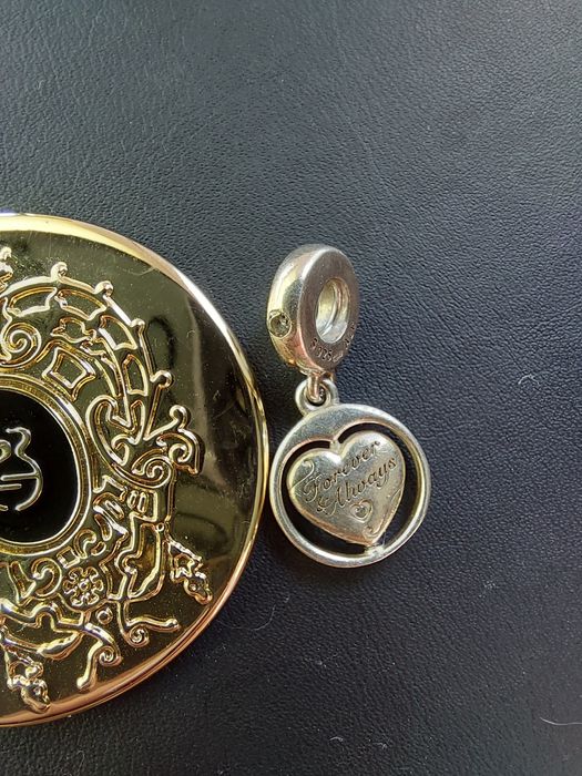 Pandora шарм "Родное сердце рядом" (оригинал)