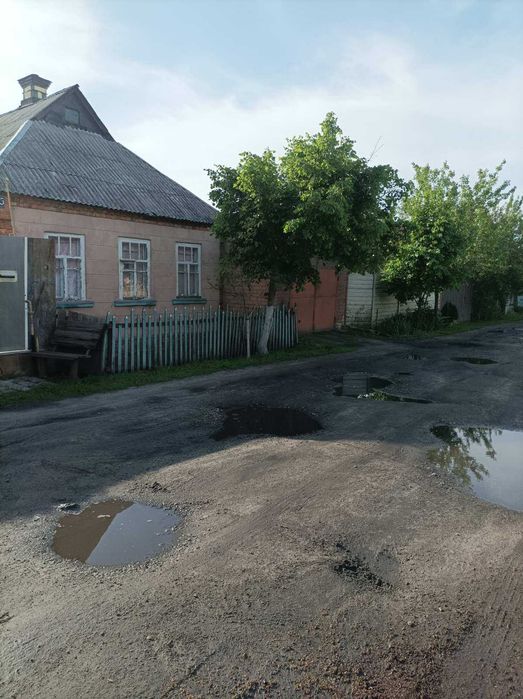 Продам дім в Золочеві.