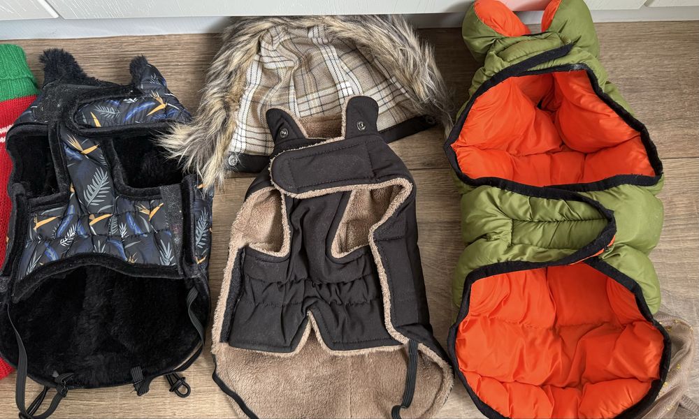 Одяг для собак жилетка, пончо, костюм