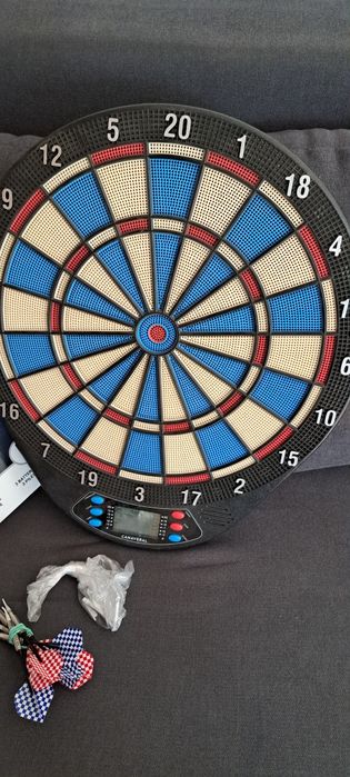 Elektroniczna tarcza/ dart/ rzutki Decathlon Canaveral ED 110.