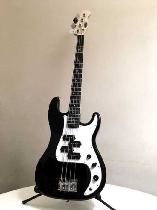 Baixos novos JMS com garantia. Modelos únicos montados à mão.