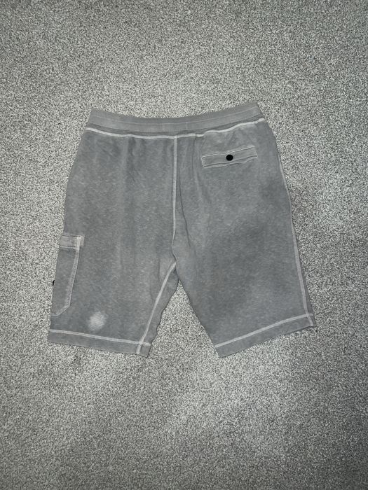 Мужские шорты stone island