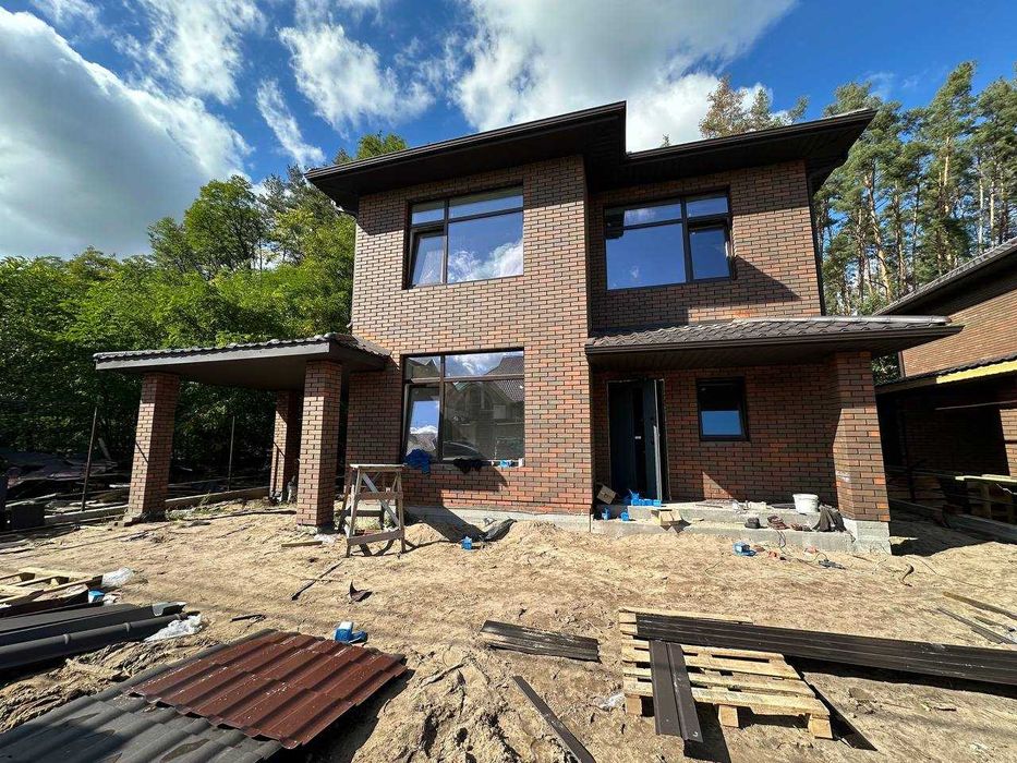 Стильний будинок з прямим вихідом в ліс