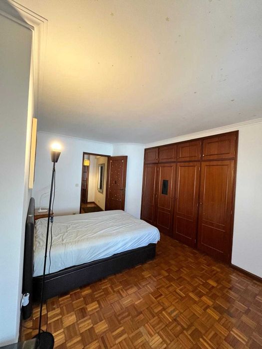 Quarto mobilado situado em laborim de encima vila nova de Gaia cosina equipada lavandaria despesas incluídas  valor 400 eros