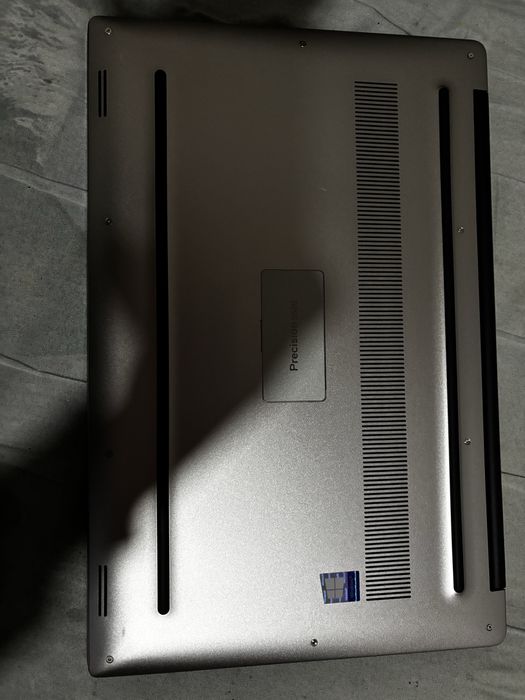 Нутбук Dell precision 5520