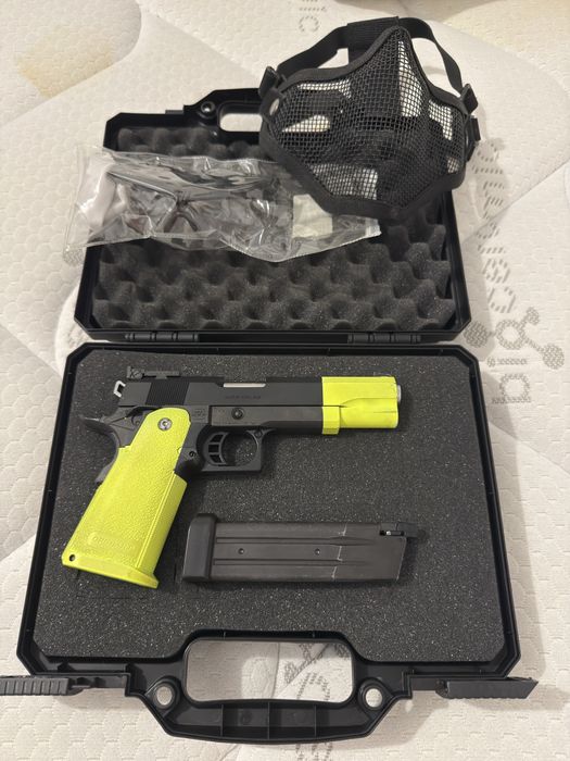 Arma de airsoft praticamente nova