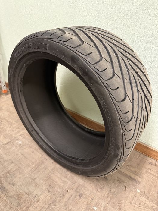 Pneu Bridgestone 265/35ZR18 semi-novo