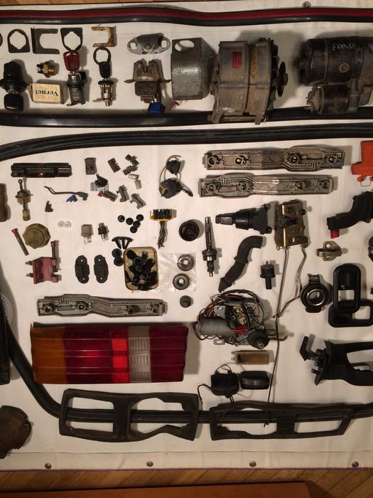 Форд ескорт МК4  стоп прав  гитара підрул,підсв номера,з/двірник, інше