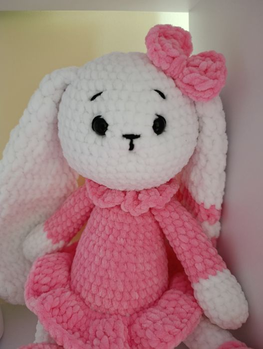 Зайчик крючком из плюша