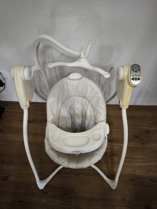 Cadeira de baloiço/espreguiçadeira para bebé 
Marca: Graco
Possui 6