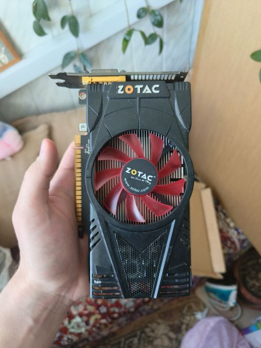 Не робоча GTX 550TI 1 GB на запчастини