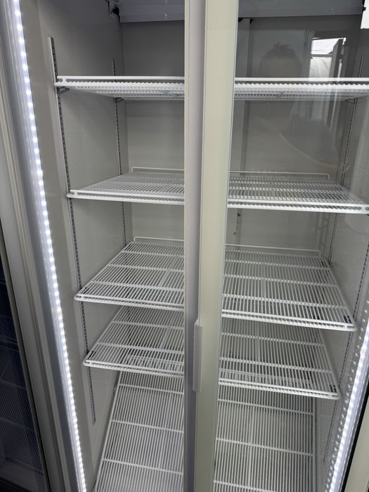 Witrtna chlodnicza szafa 2 drzwiowa