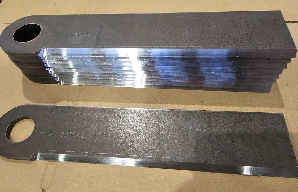 Nóż do przystawki 300x62x6 ∅30mm, cały z Hardox 500