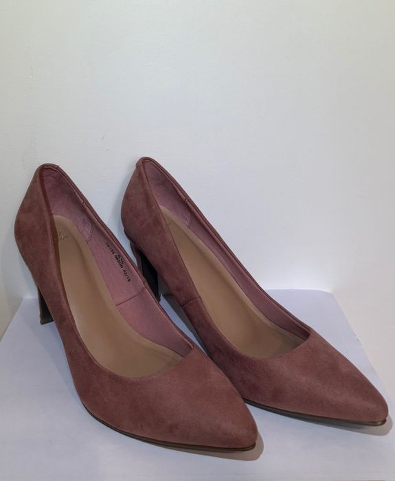 Нові туфлі, ніжно рожеві