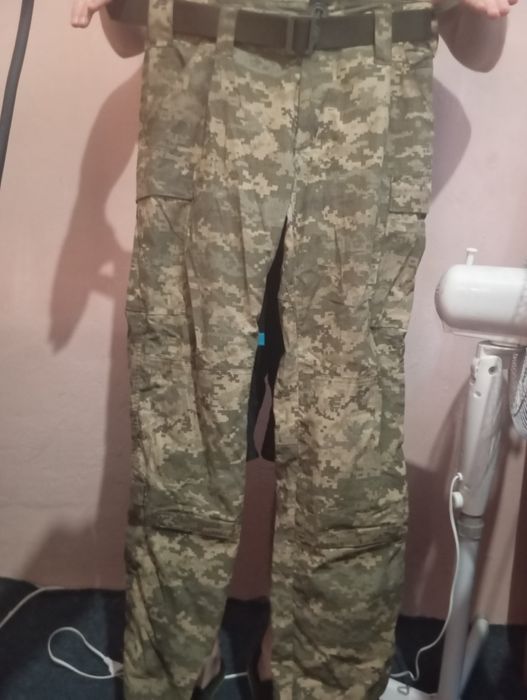 Продам комплект берцы, зимняя куртка, штаны, шапка