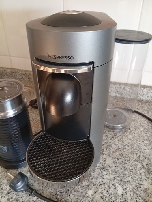 Máquina de café nespresso mais aeroccino