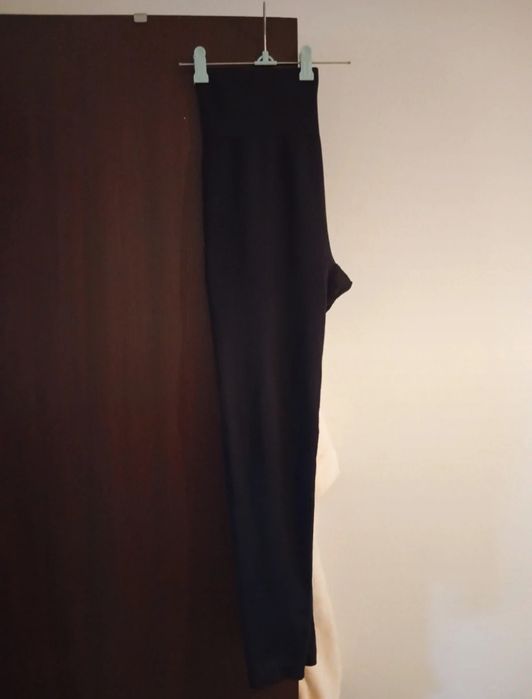 Calças elásticas de ginástica