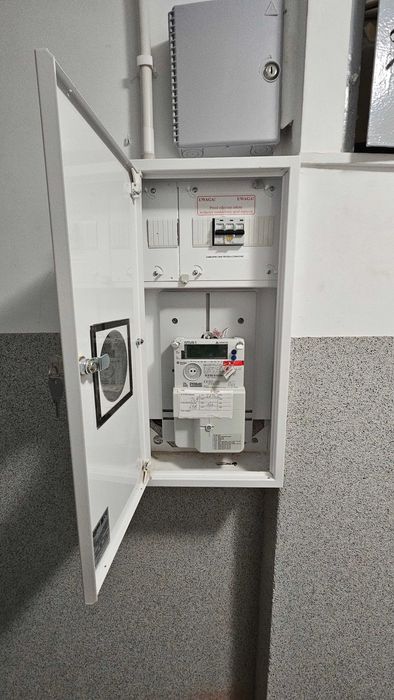 Elektryk z uprawnieniami, przyłącza instalacje elektryczne , pomiary,