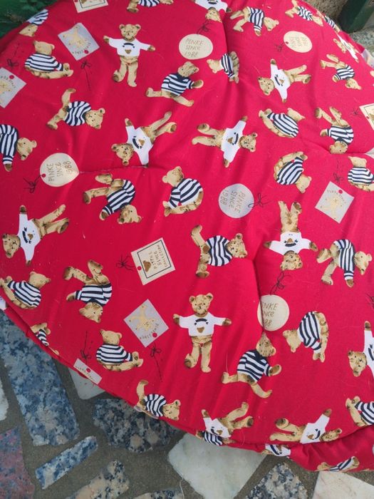 Cama muito bonita para cão ou gato nova