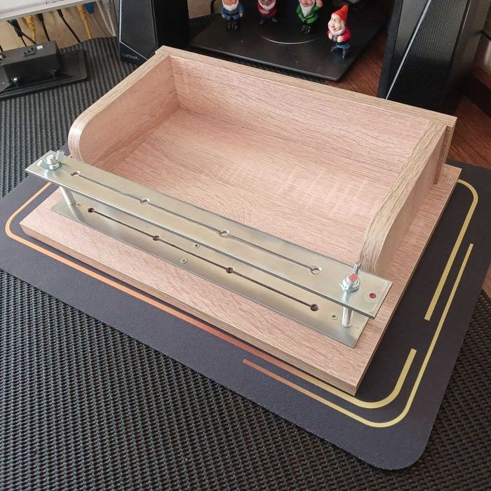 Станок для ЗСУ для підшивання (зшивання) службових документів.