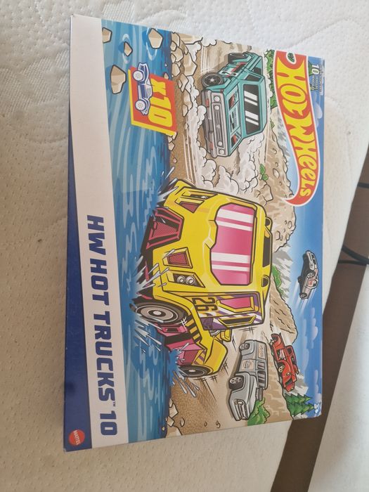 Nowy zestaw 10 aut auta HW Hot Wheels Trucks samochody HMK46