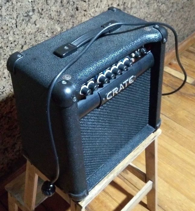 (Amplificador CRATE Gt15r Usa 2000) liguei a Guitarras Gibson e Fender