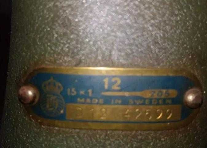 Máquina d costura antiga em perfeito estado,uma antiguidade histórica!