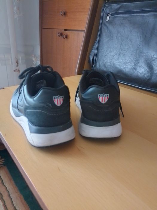 Продам кроссовки