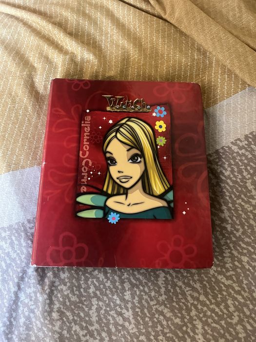 Duzy segregator A4 witch wraz z karteczkami- Super okazja