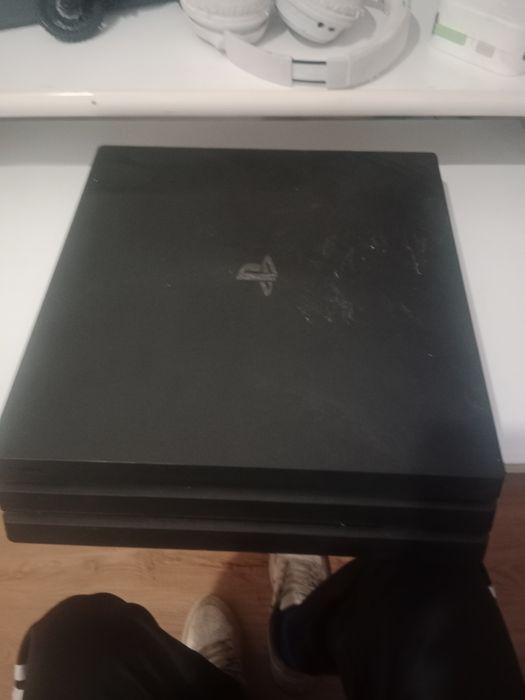 Ps4 Pro 1TB com 1 comando