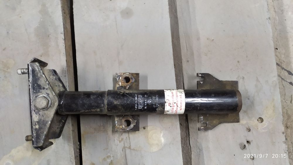 Продам підсилювач переднього бампера на bmw e34