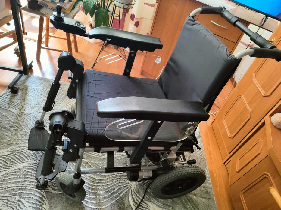 Sprzedam wózek inwalidzki elektryczny