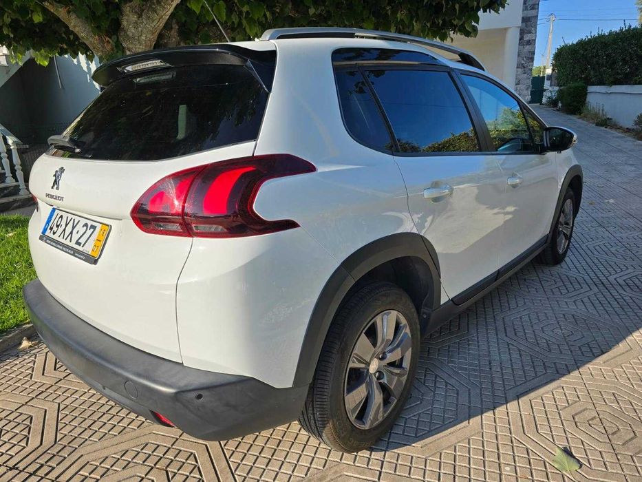 Peugeot 2008 PureTech Signature