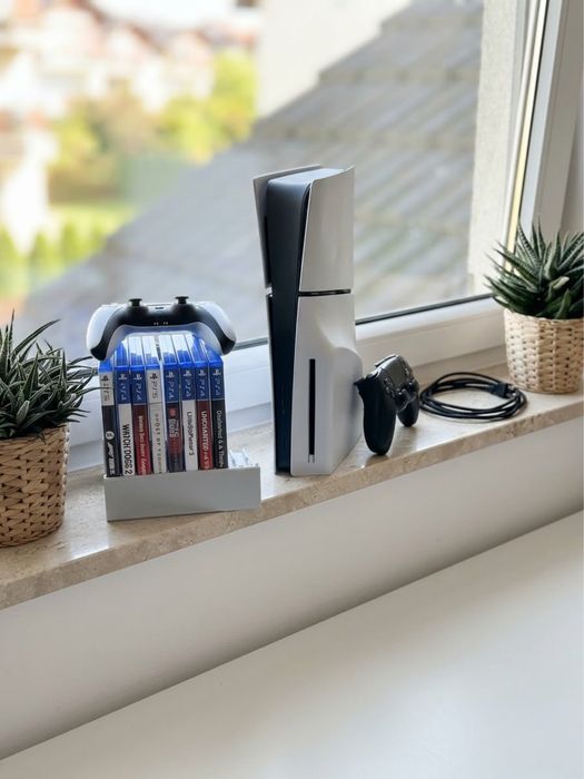 Ps5 slim z napędem jak nowa zestaw 2 pady 10 gier