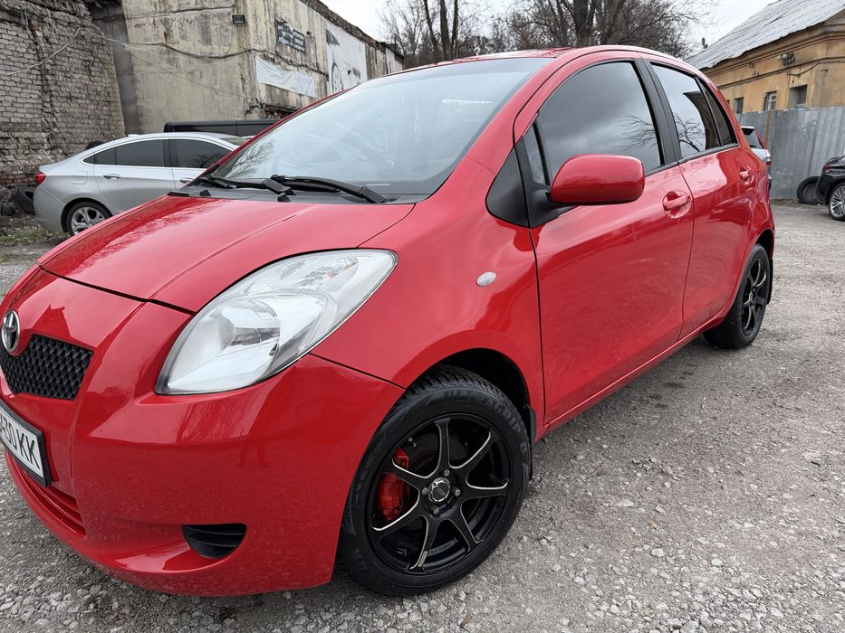 Продам тоета ярис на автомате в отличном состоянии