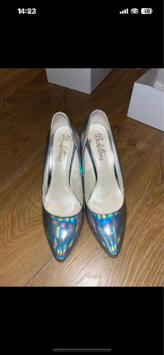 Buty na obcasie