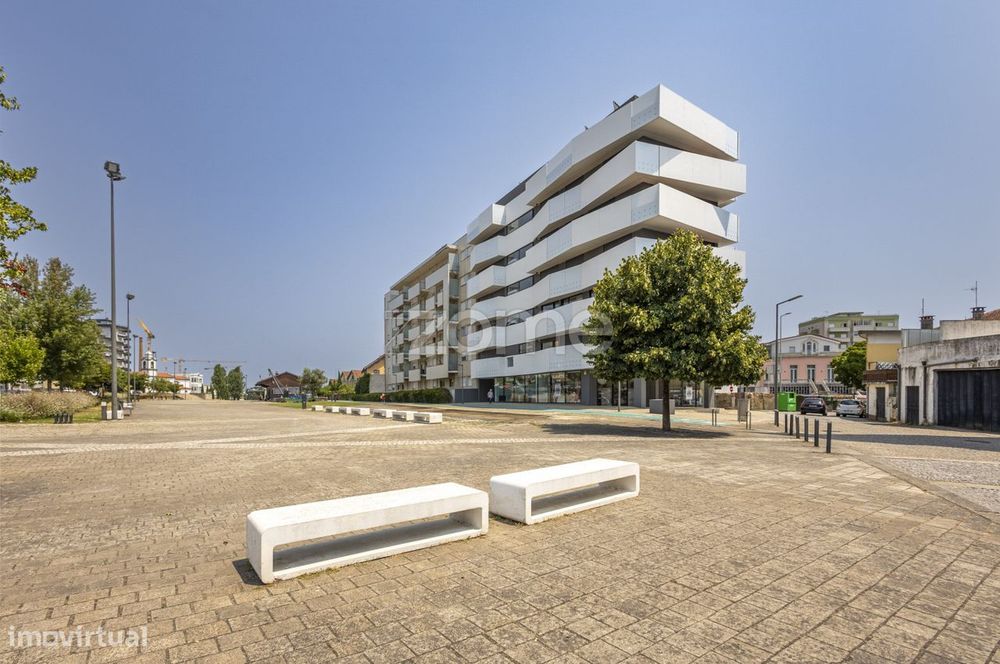 Apartamento T4 Duplex Novo no Prestigiado Edifício Alameda