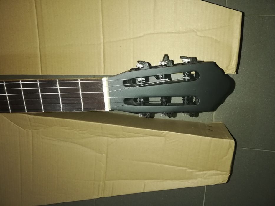 Guitarra clássica madeira maciça diferente e artesanal