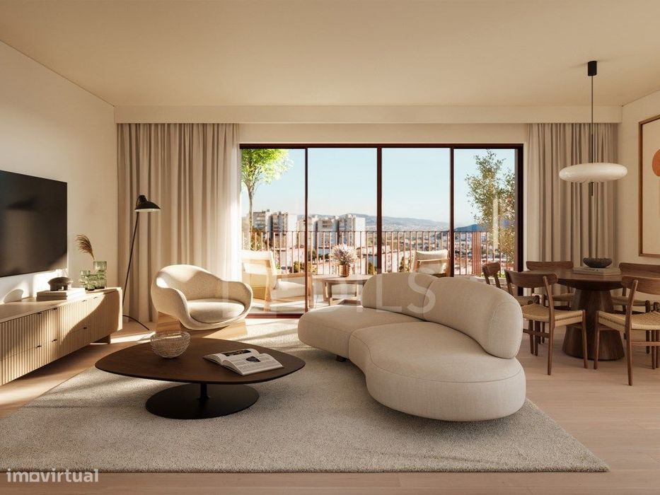 Apartamento T3 com terraço em Santo António dos Cavaleiros