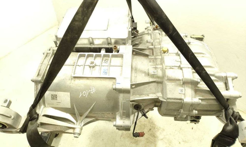 Pełny silnik elektryczny EBF z Porsche Taycan 2023 roku