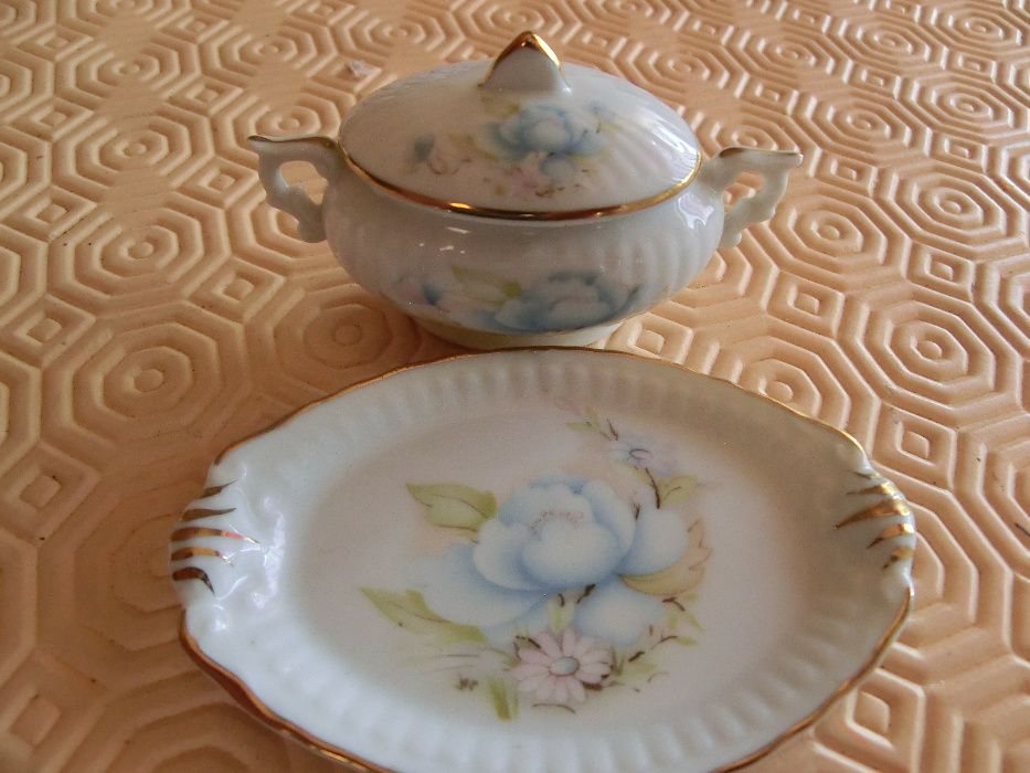 miniatura de terrina em porcelana