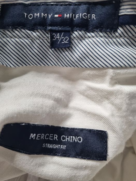 Biale spodnie męskie Tommy Hilfiger 
Rozmiar 34/32 L 
Stan bardzo dobry 
Szerokosc pas 46 cm
Dlugosc całkowita 103 cm
WU3