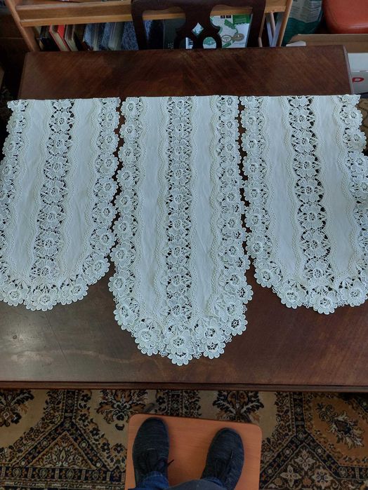 Conjunto 3 centros de mesa feitos à mão em renda e linho, lindíssimo!